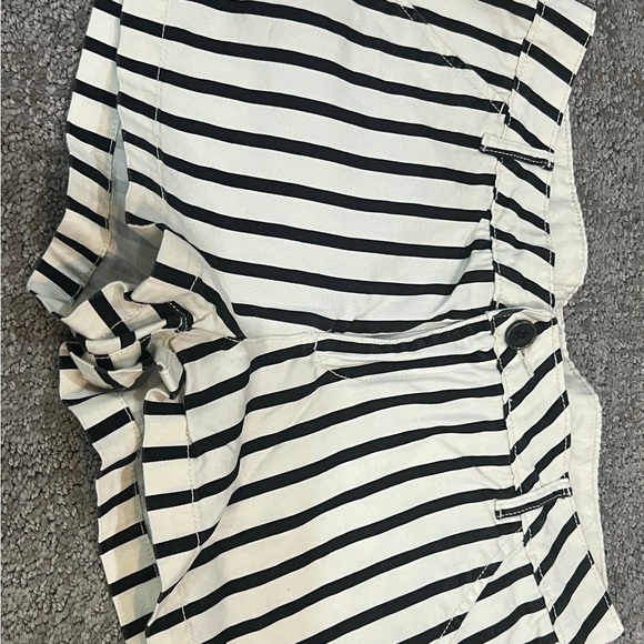 Forever 21 Black and White Bermuda Shorts with Striking Stripes - Picture 3 of 4